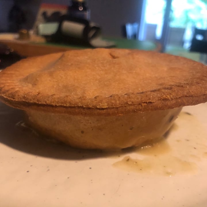 photo of Amy’s Dairy Free Vegetable Pot Pie shared by @leisa on  23 May 2020 - review