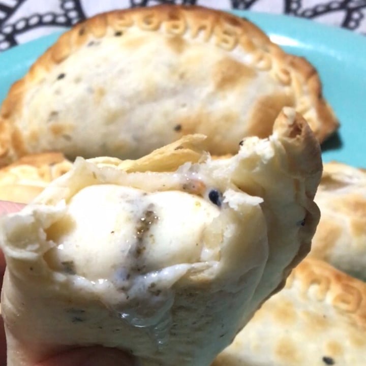 review photo of Empanadas de 10 Empanada Caprese shared by @julietagermano on 11 Sep 2020 - review
