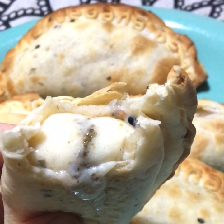 photo of Empanadas de 10 Empanada Caprese shared by @julietagermano on  11 Sep 2020 - review