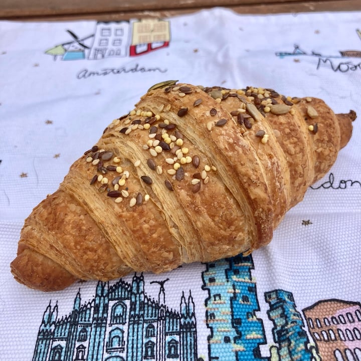 photo of La Fabrique Croissant vegá semi integral shared by @asiayportia on  09 Apr 2022 - review