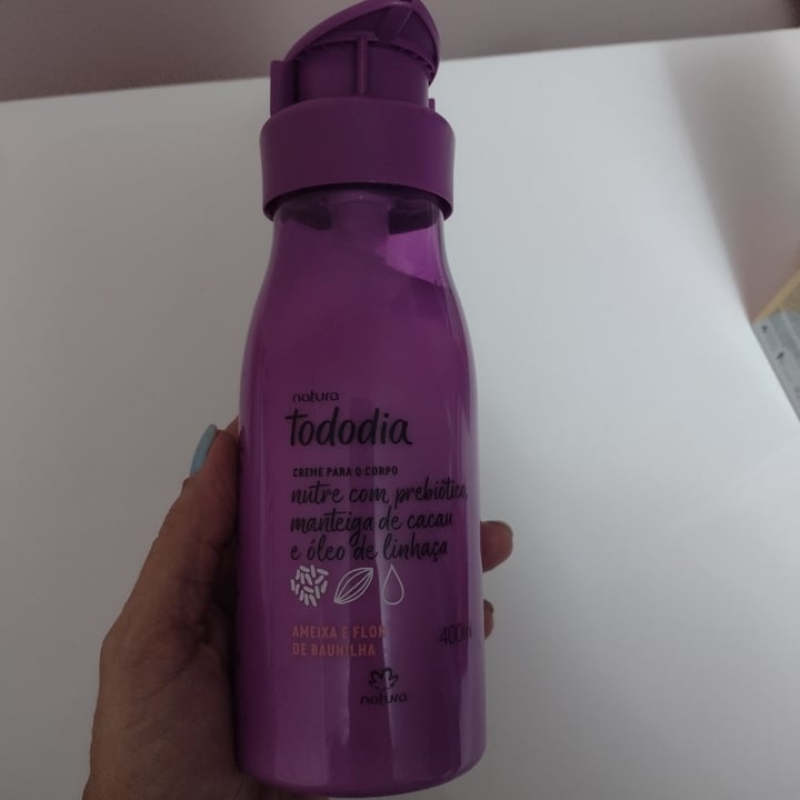 review photo of Natura Hidratante corporal ameixa e flor de baunilha shared by @amachini on 20 Apr 2022 - review