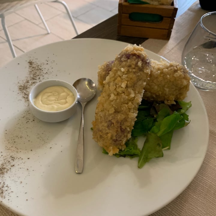 review photo of Pesto di Pistacchio Crocchette di patata viola con panatura al panko e maionese di lupino shared by @martipin on 17 Dec 2021 - review