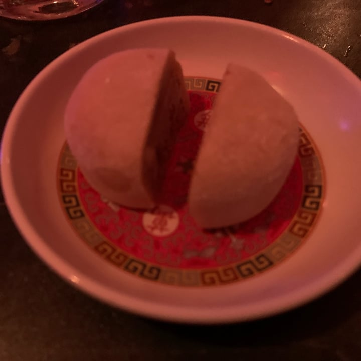 photo of Spicy Moon Vegan Szechuan Chocolate and Hazelnut Mochi shared by @eilidhm on  21 Apr 2022 - review