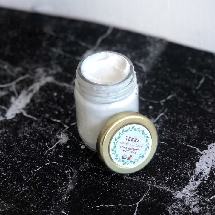 photo of Terra Cosmética Natural Crema Hidratante De Karité Y Coco shared by @fernandosuarezz on  16 Dec 2020 - review