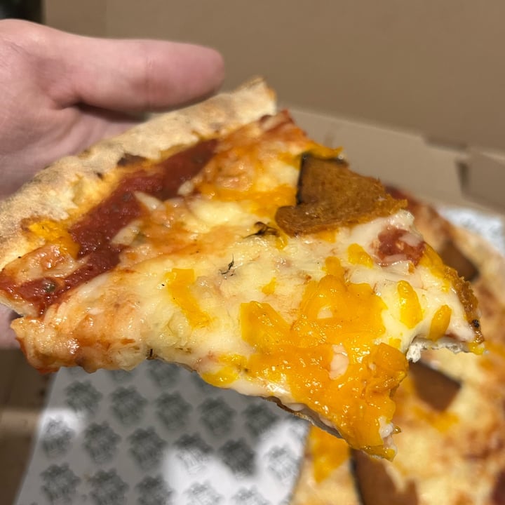 photo of Fundamento pizza americana vegana shared by @nicorita on  15 Nov 2022 - review