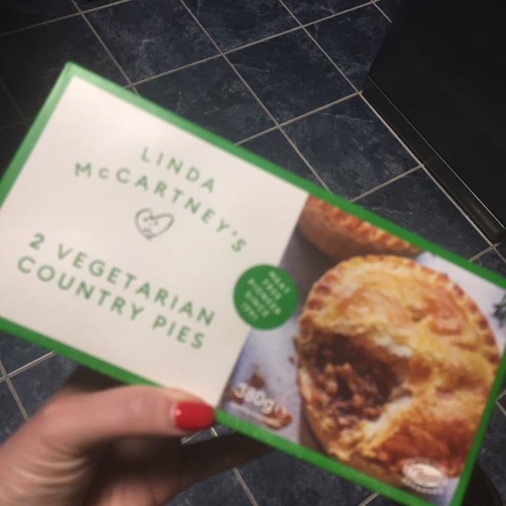 photo of Linda McCartney's 2 vegetarian Country pies shared by @alexsandrapraca on  05 May 2022 - review