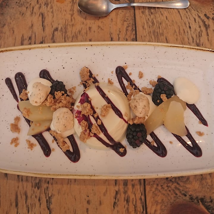 photo of OmNom Eton Mess shared by @sunmoony on  17 Mar 2022 - review