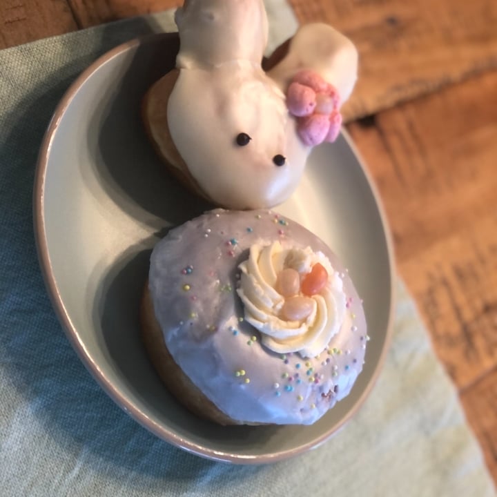 photo of Lovebirds Donuts Easter Bunny Donuts shared by @whitneys6 on  18 Oct 2022 - review