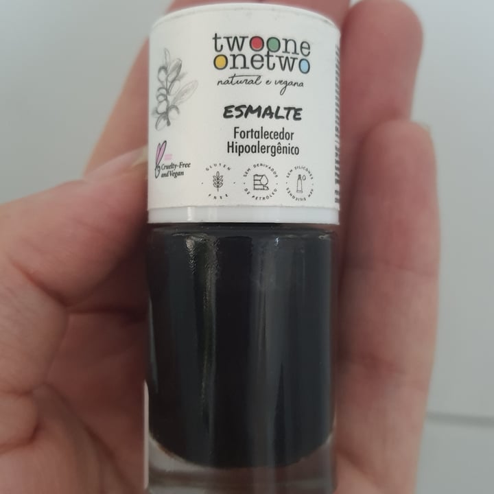 photo of Twoone Onetwo Esmalte shared by @erikalivegan on  08 Feb 2022 - review