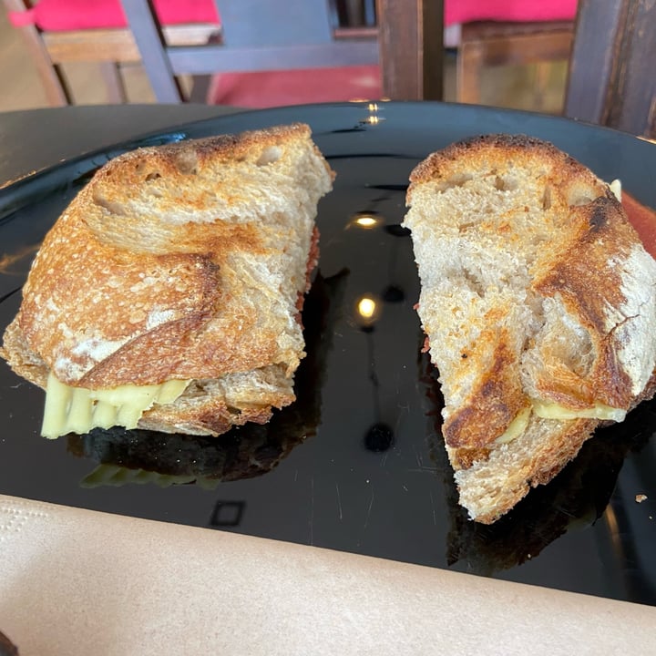 photo of Odete Bakery - padaria artesanal & pastelaria vegan “Cheese & Ham” Toast shared by @misssedgwick on  12 Jun 2022 - review
