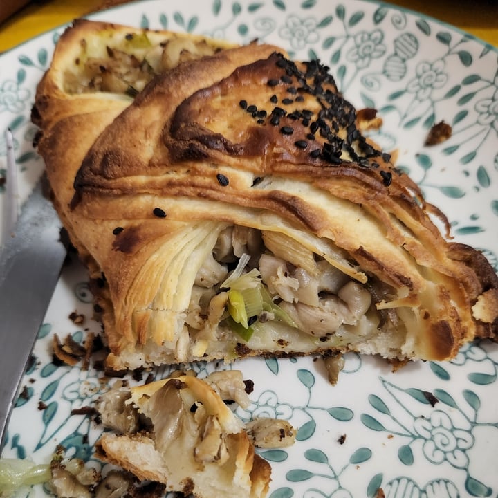 review photo of VegannA Café e Bistrô Croissant de Cogumelos shared by @karolnaturezza on 13 Jun 2022 - review