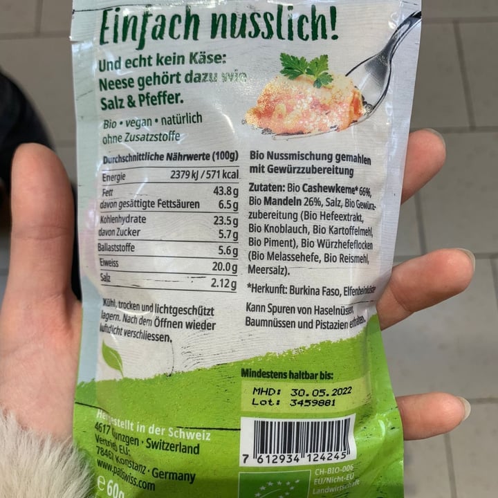 photo of Neese Neese Topping, vegane Streukäse Alternative shared by @mikizeta on  22 Feb 2022 - review