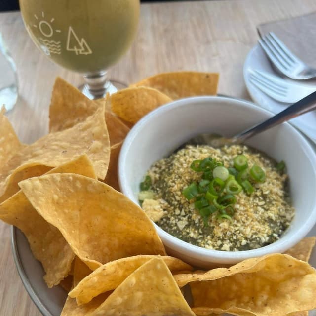 Foto do prato “WARM KALE AND ARTICHOKE DIP”