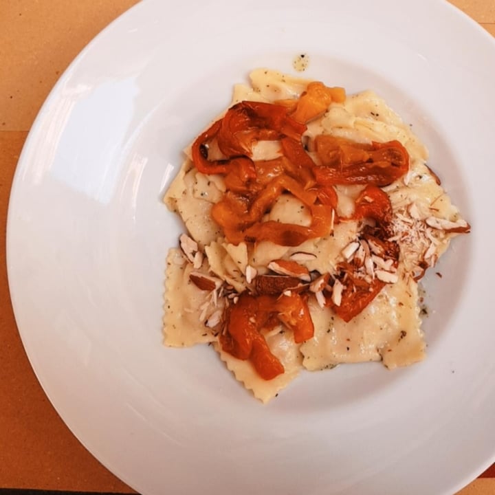 photo of Soul Kitchen Ravioli di ricotta di mandorle e peperoni arrostiti shared by @manuelalmp on  07 Jan 2022 - review