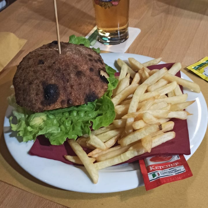 photo of Lucignolo Hamburger Vegano shared by @paolaohpaola on  15 Mar 2022 - review