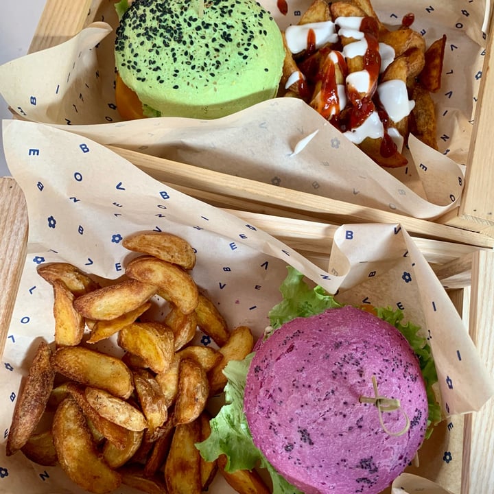 photo of Flower Burger Butterfly Burger shared by @ilmondodilau on  27 Nov 2021 - review