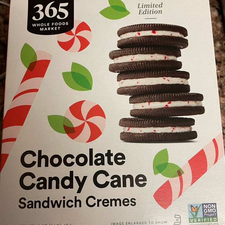 photo of 365 Whole Foods Market Chocolate Candy Cane Sandwich Cremes shared by @jdwatts on  27 Nov 2022 - review