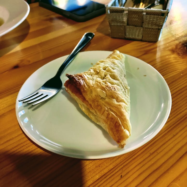 photo of Brown Poodle Cafe Curry Puff shared by @stevenneoh on  14 Mar 2022 - review