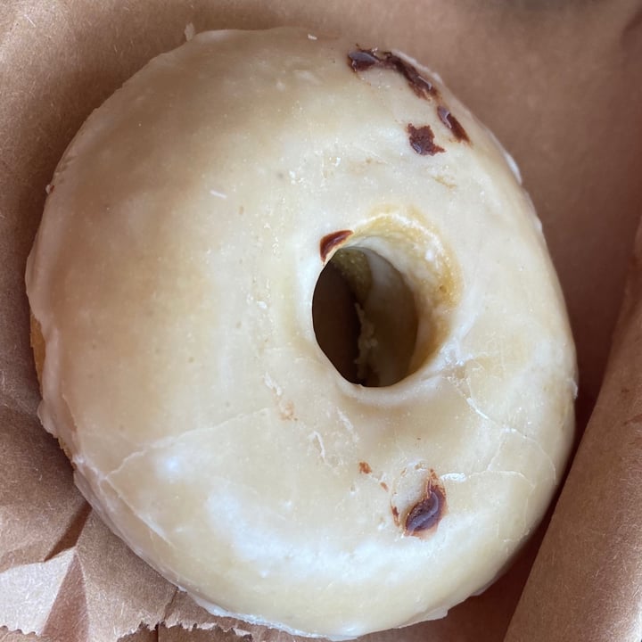 photo of Rainbow Bakery Maple Donut shared by @vpruitt on  24 Apr 2020 - review
