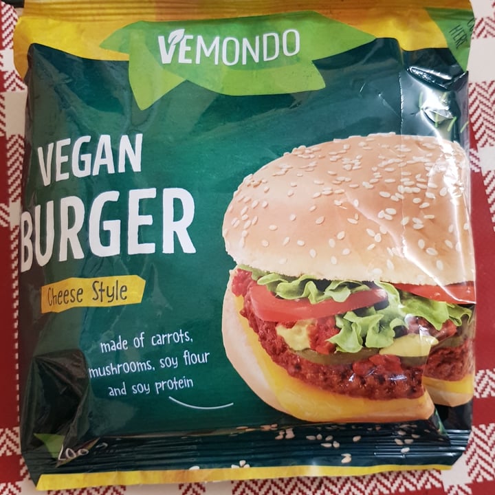 photo of Vemondo Vegan Burger Cheese Style shared by @giulipimpiveg on  19 Jan 2022 - review