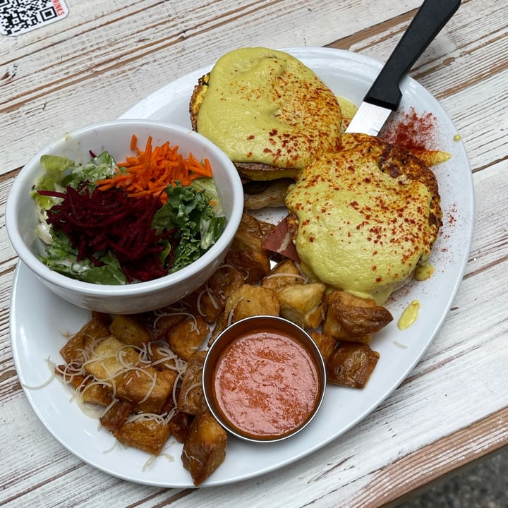 photo of MeeT in Gastown Jalapeño Bacun Benny shared by @ravenmychelle on  16 Nov 2021 - review