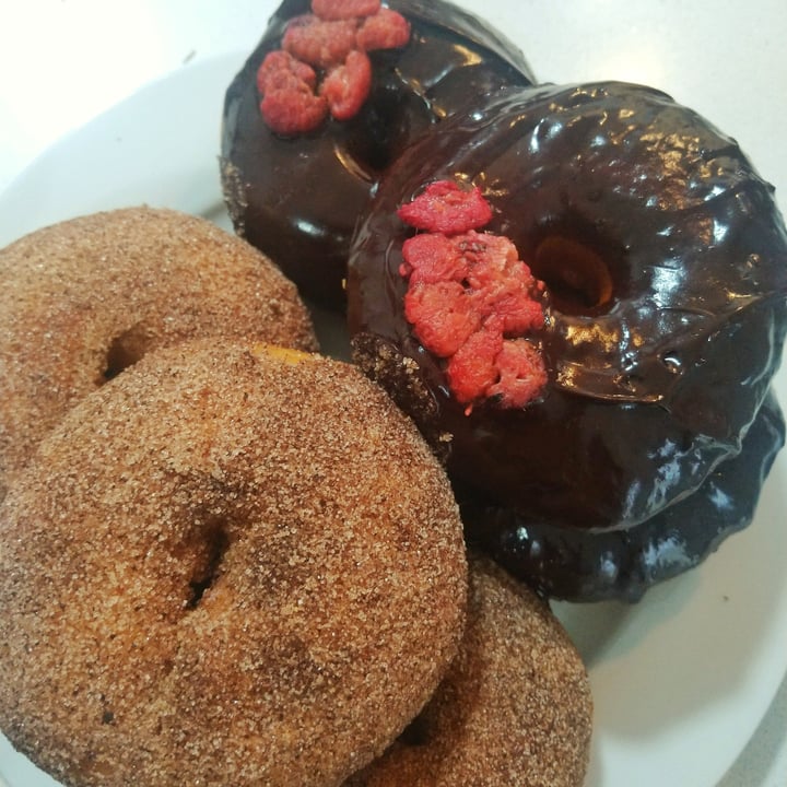 review photo of Vegan Inc. Miyana Polanco Donas shared by @valb86 on 08 Nov 2020 - review
