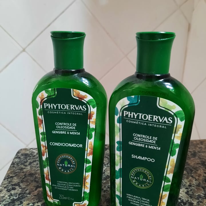 photo of Phytoervas Shampoo Controle De Oleosidade - Gengibre E Menta shared by @alicemachado on  08 May 2022 - review