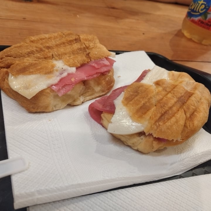 photo of Futuro Veggie - Coffee & Deli Medialuna con Jamón y Queso shared by @hansen on  25 Feb 2022 - review