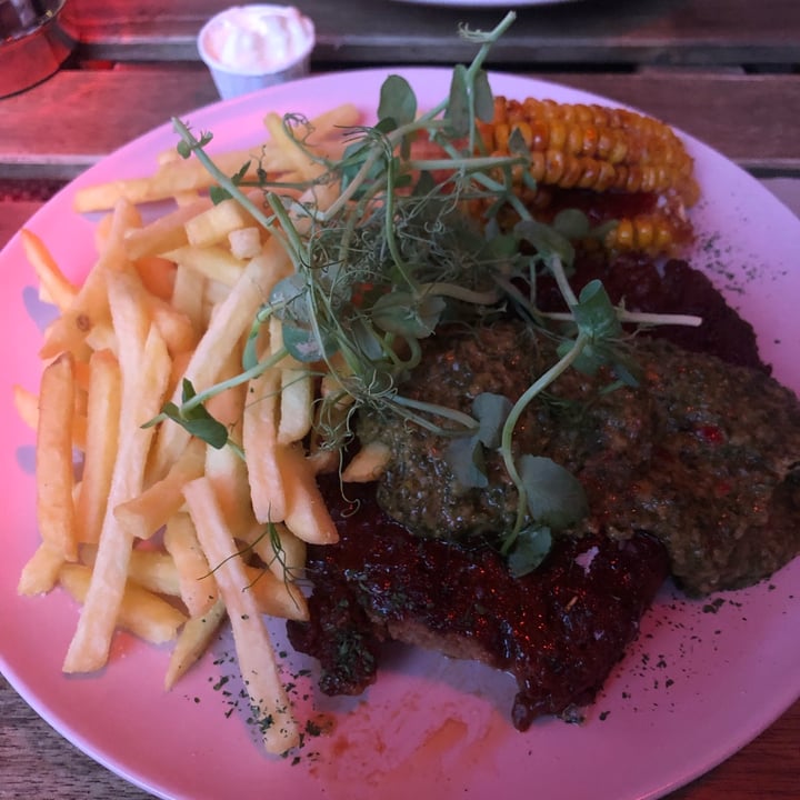 photo of Paradise Palms steak with fries and corn shared by @izdaviz on  30 Jul 2022 - review