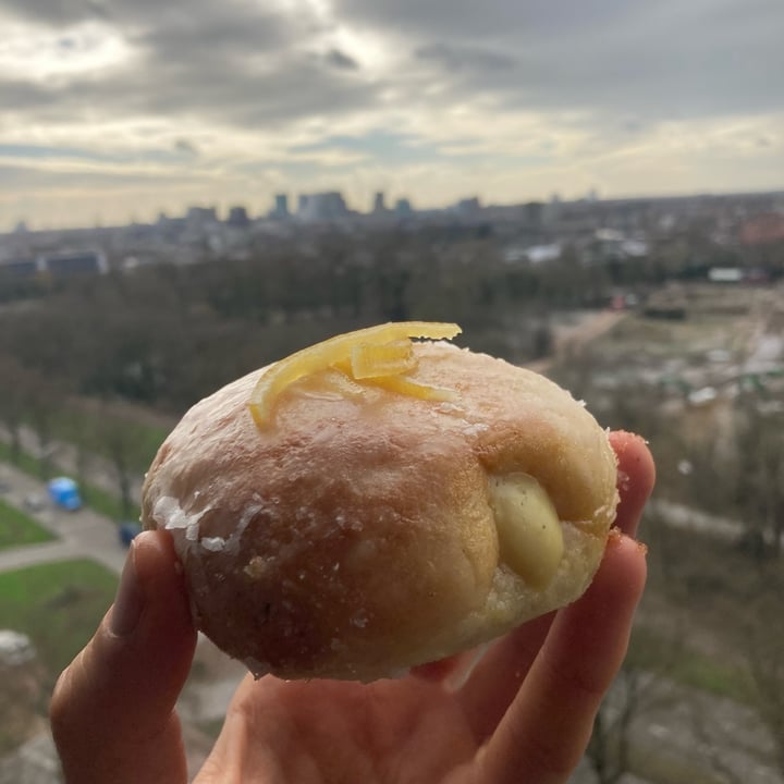 photo of Life's a Peach Lemon Donut shared by @david- on  24 Feb 2022 - review