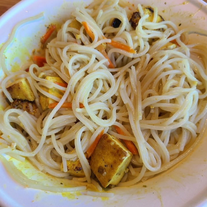 photo of Zao Modern Asian Cafe yellow curry noodle bowl shared by @hweeder on  05 Oct 2022 - review