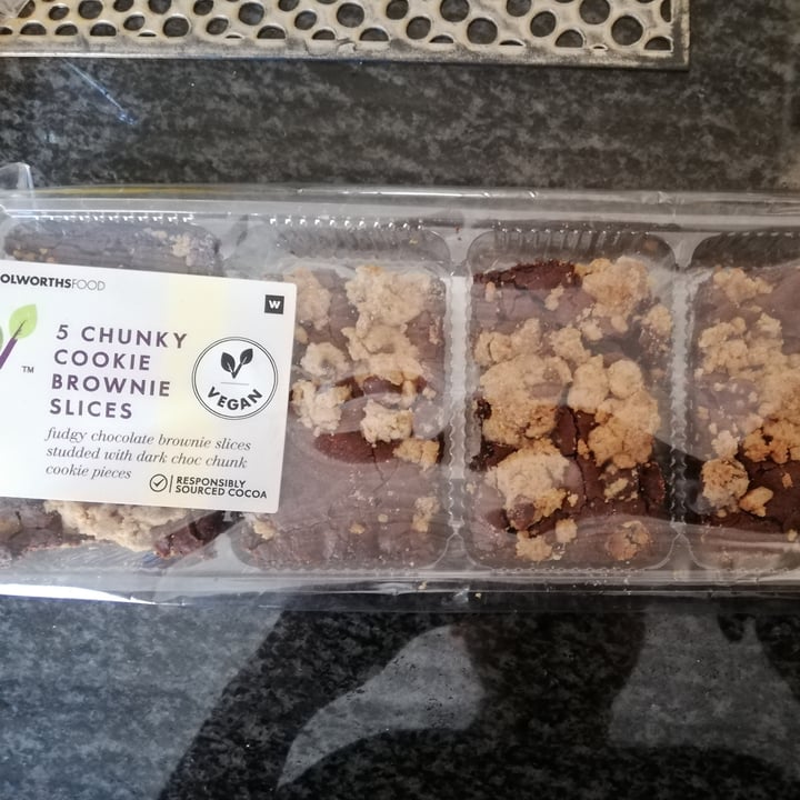 photo of Woolworths Food 5 Chunky Cookie Brownie Slices shared by @natasha1912 on  05 Nov 2021 - review