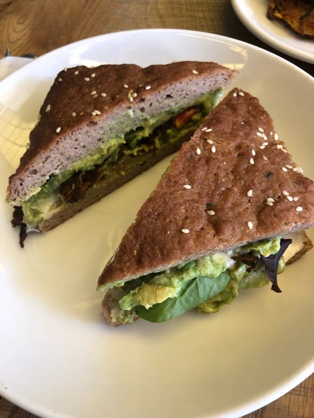 Foto do prato “Avocado sandwich”