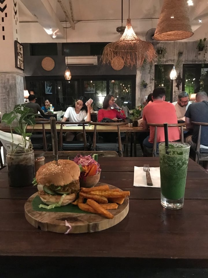 review photo of Ingka Restaurant Bali Tempeh burger shared by @itsallinpictures on 07 Jan 2020 - review