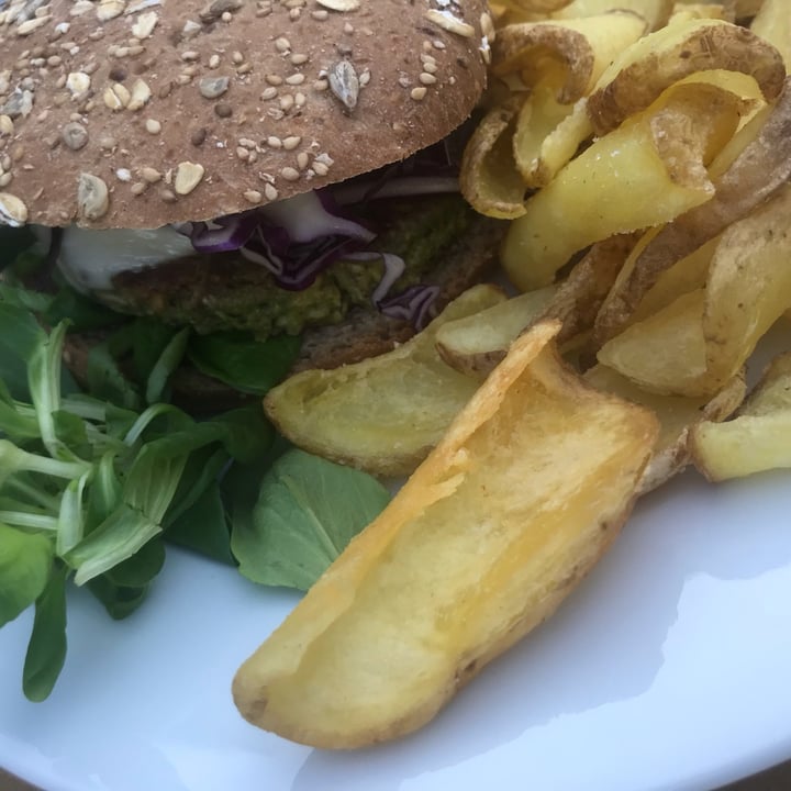 photo of Taverna Brigantia hamburger veg shared by @miryvera81 on  07 Jul 2022 - review