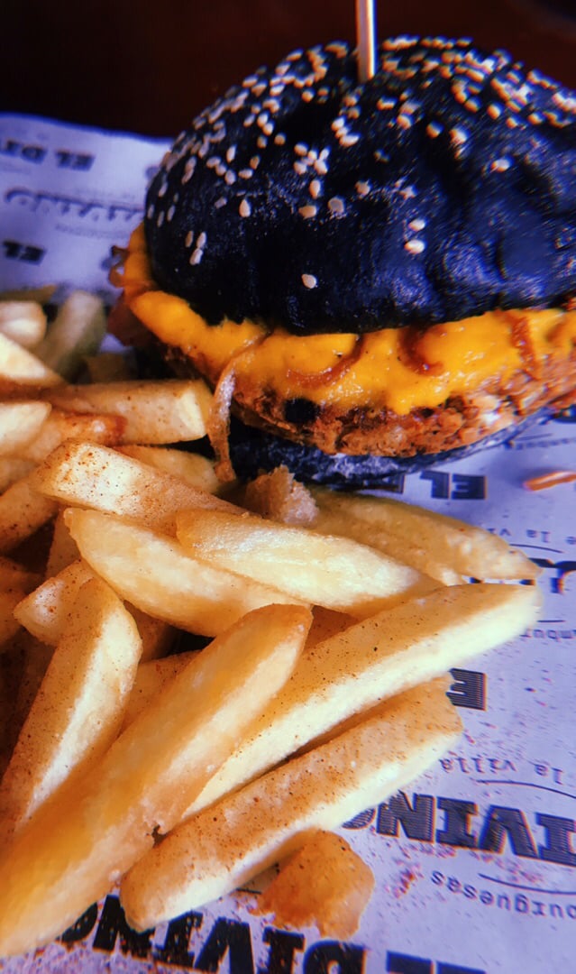 photo of El Divino - Hamburguesas Vegan Burger shared by @helenafox333 on  26 Sep 2019 - review