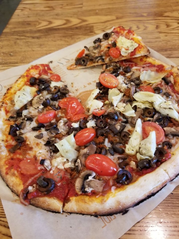 review photo of Blaze Pizza Vegan Pizza With Soy Chorizo shared by @sammfortheoceans on 28 Dec 2019 - review