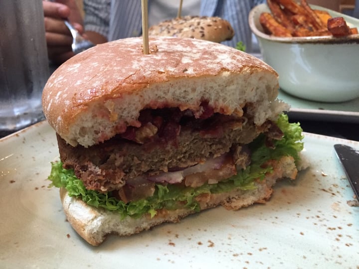 review photo of Hans Im Glück German Burgergrill Vegan burgers shared by @towmato on 11 Jul 2018 - review