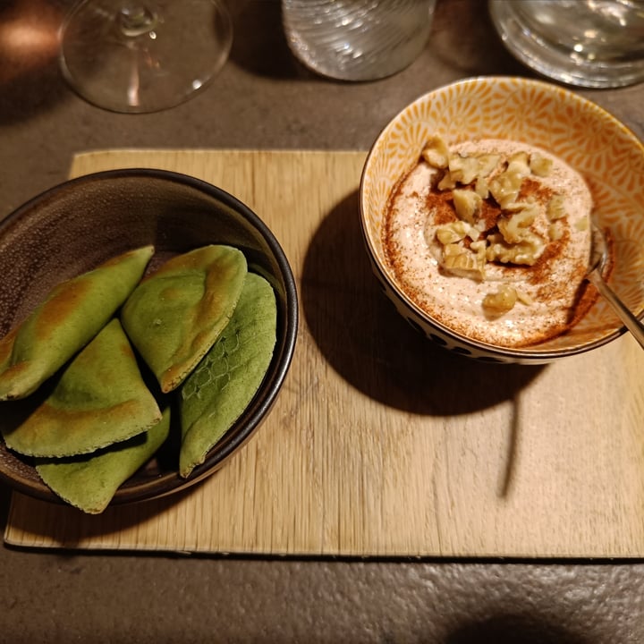 review photo of Herbe - Food & Drink Vegetale Mezzelune al forno ripiene di pere, topinambur e crema di anacardi servite con
salsa alle noci & rosmarino shared by @tuppi on 15 Dec 2022 - review