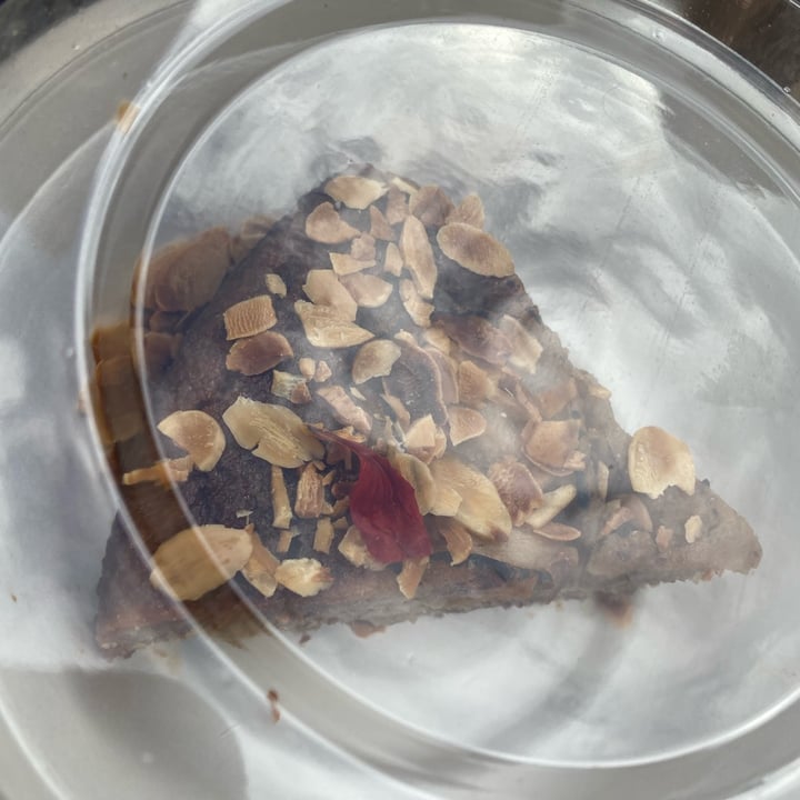 review photo of CASA NUEZA Torta Invertida De Manzanas Y Almendras shared by @luchiesti96 on 30 Dec 2021 - review