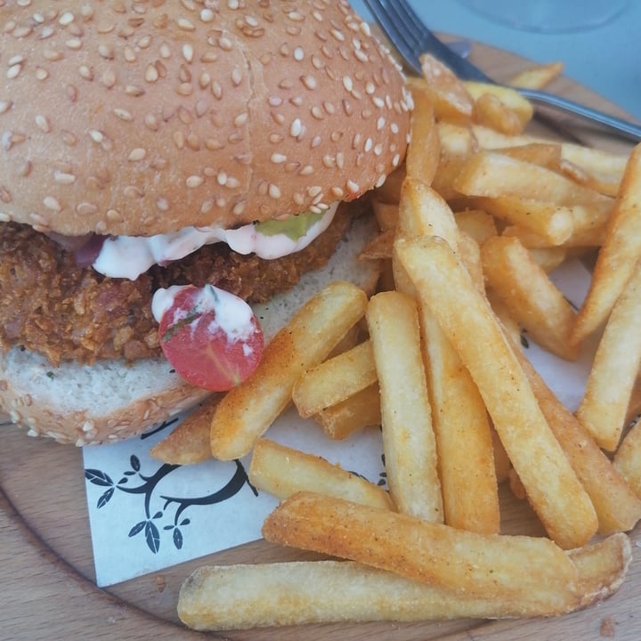photo of Pear Tree Bistro Seitan chicken burger shared by @rushisushi7 on  29 Sep 2021 - review