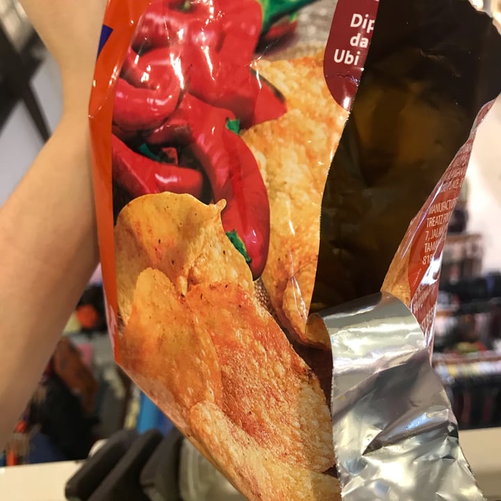 review photo of Meadows hot and spicy potato chips shared by @puppysbff on 28 Aug 2022 - review