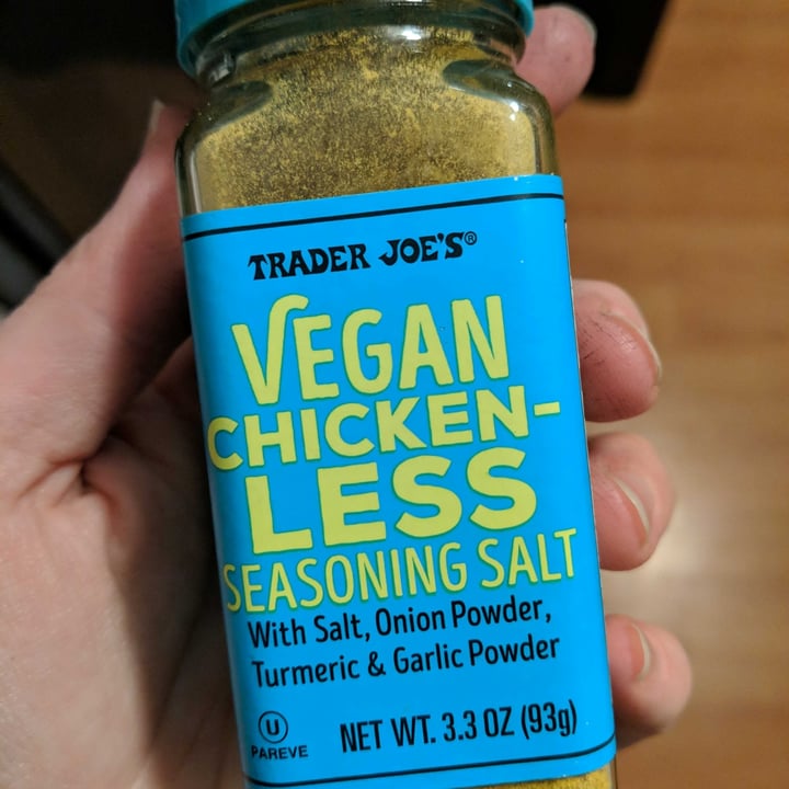 review photo of Trader Joe's Vegan Chicken-less Seasoning Salt shared by @christinethevegan on 13 Nov 2020 - review