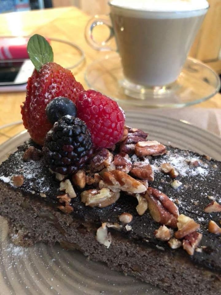 photo of Aura Vegana Brownie De Chocolate shared by @blankapola on  29 Jan 2020 - review