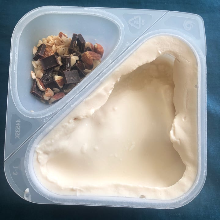 photo of Silk Almondmilk Coconut Chocolate Yogurt Alternative shared by @bandita on  19 Oct 2020 - review