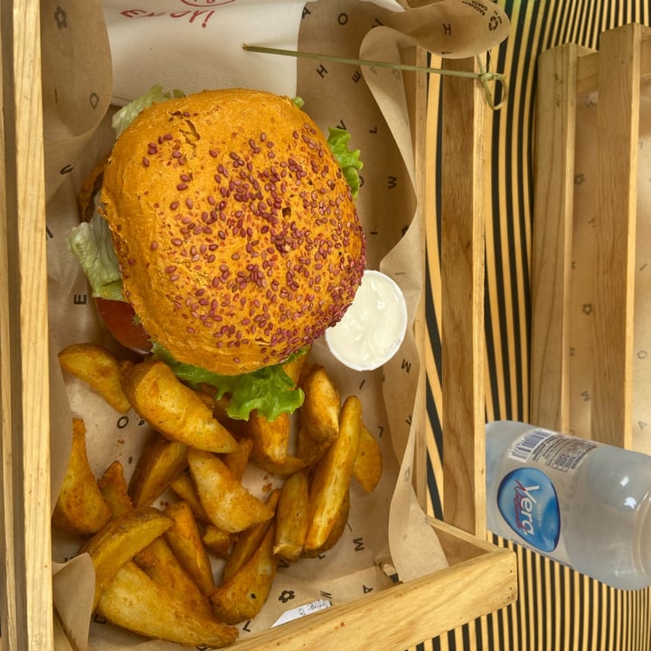 photo of Flower Burger Hercules Burger shared by @giulia1sciacca on  10 Oct 2022 - review
