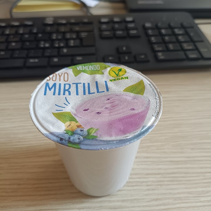 photo of Vemondo yogurt al mirtillo shared by @ceci1209 on  02 Apr 2022 - review