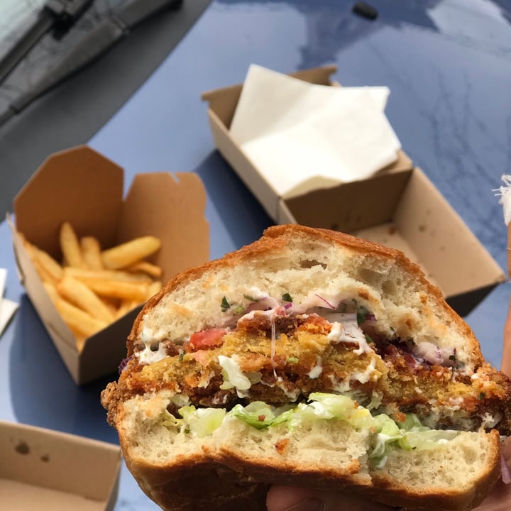 review photo of Jimmy'Z Vegan ‘Bécsi Szelet’ Burger shared by @bbrunner85 on 16 Sep 2021 - review