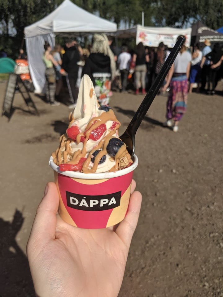 review photo of DAPPA Vanilla whipped ice cream with fruit and peanut butter shared by @veganliv on 01 Sep 2019 - review