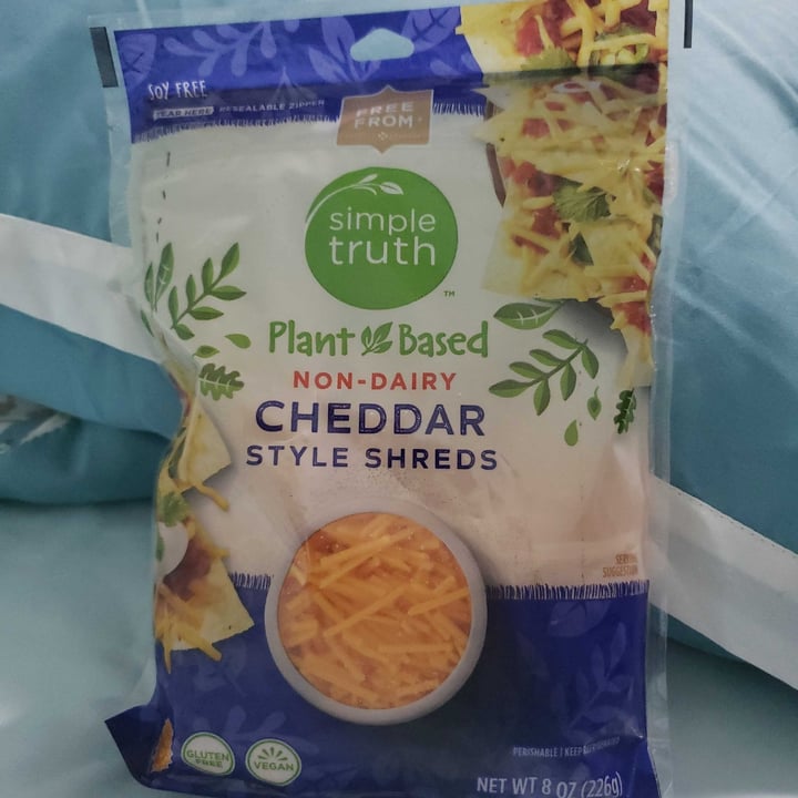 photo of Simple Truth Plant based Non-dairy Cheddar Style Shreds shared by @fatherveg on  23 Dec 2020 - review